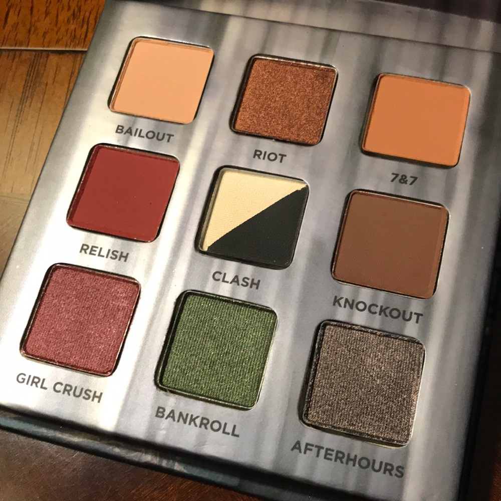 Urban Decay Troublemaker eyeshadow palette